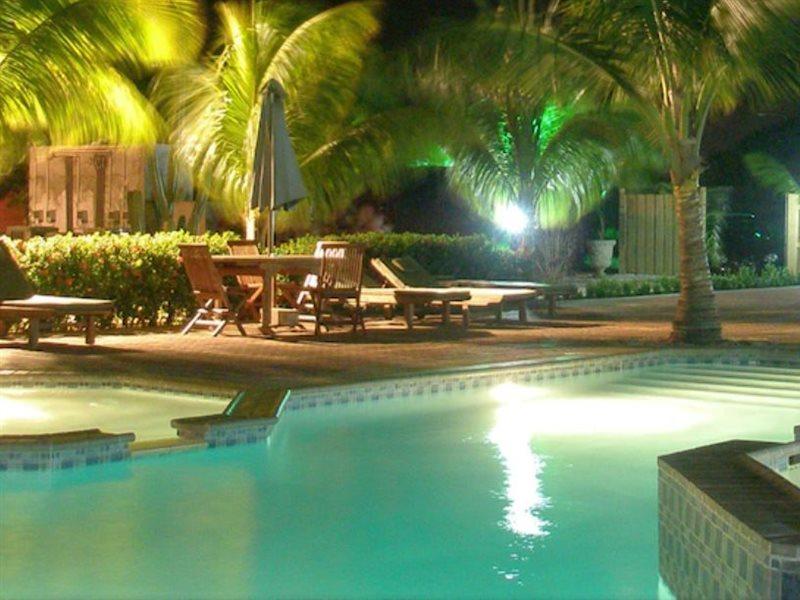 Del Rey Apartments Aruba Exteriör bild