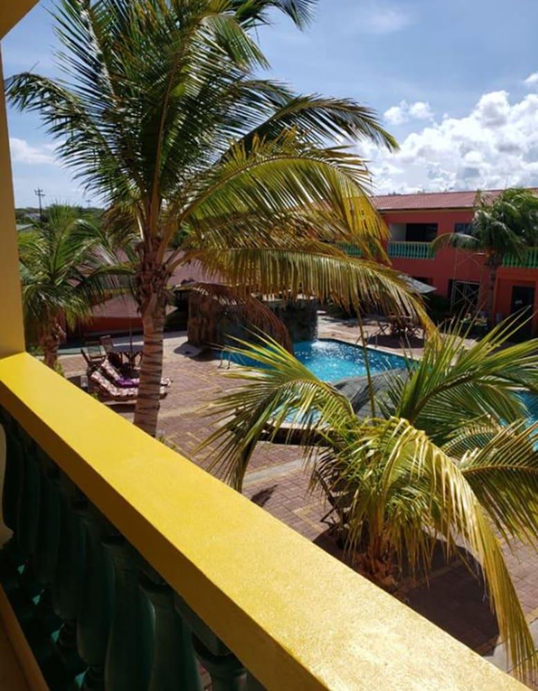 Del Rey Apartments Aruba Exteriör bild