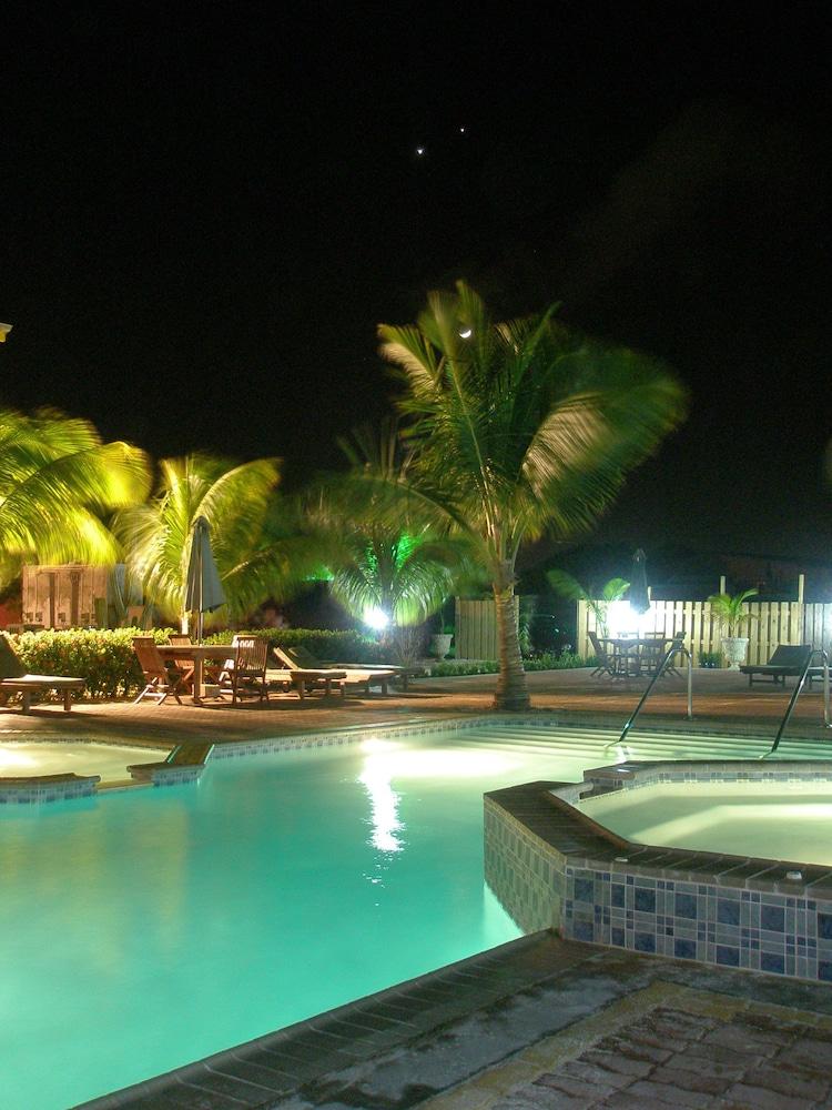 Del Rey Apartments Aruba Exteriör bild