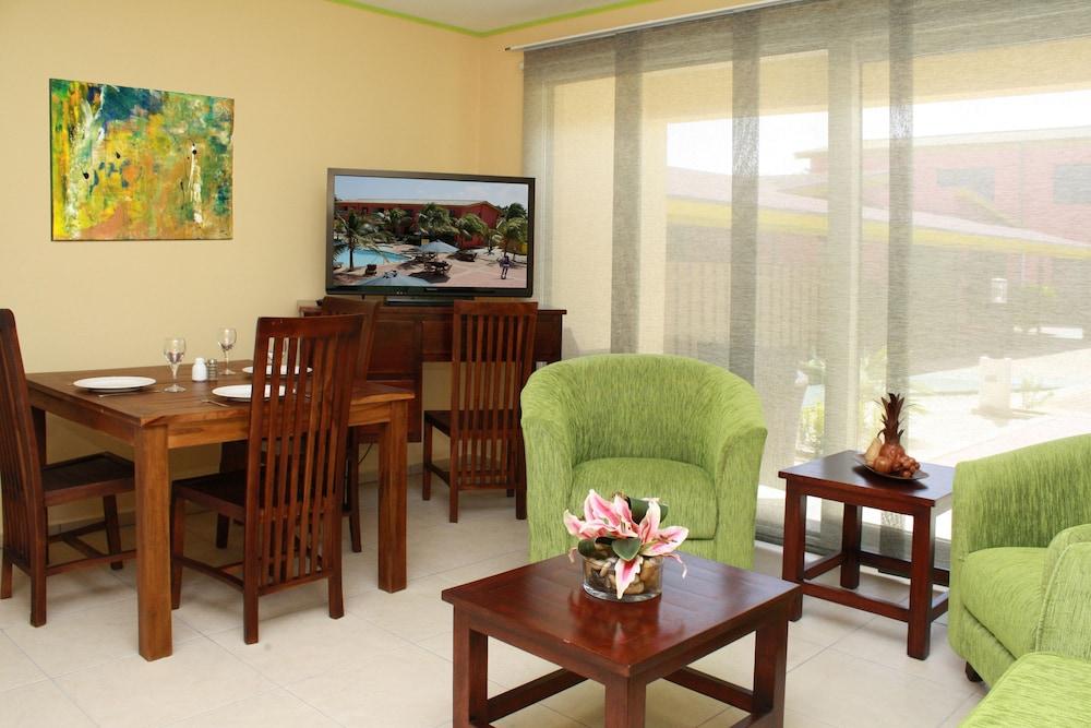 Del Rey Apartments Aruba Exteriör bild