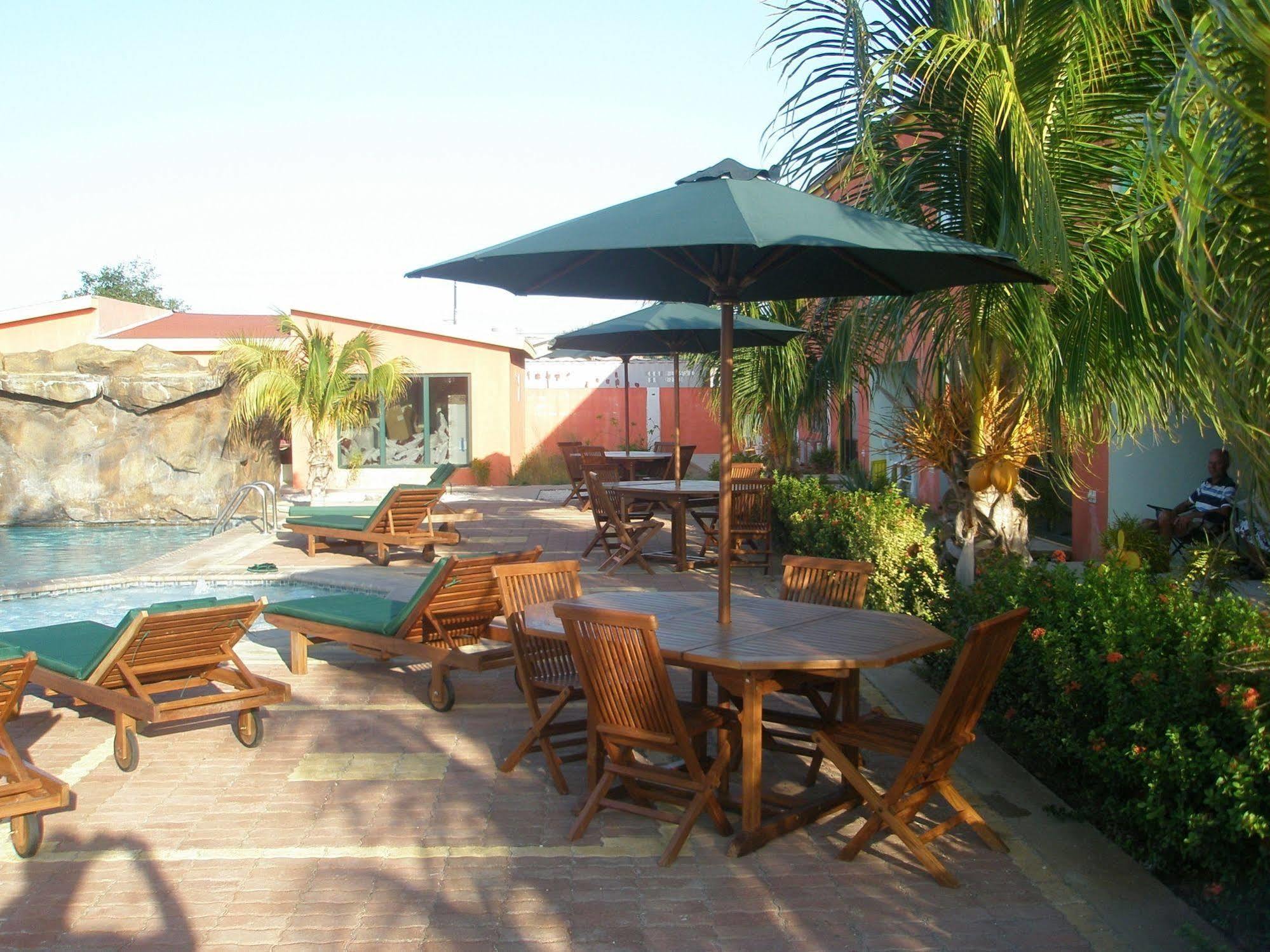 Del Rey Apartments Aruba Exteriör bild